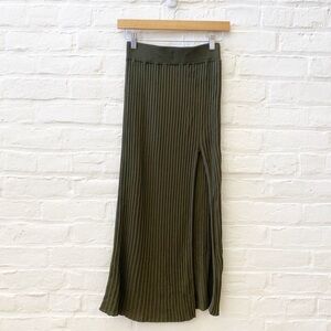 Aritzia || Wilfred Zeta Ribbed Midi Skirt with Slit Olive‎ Green XS